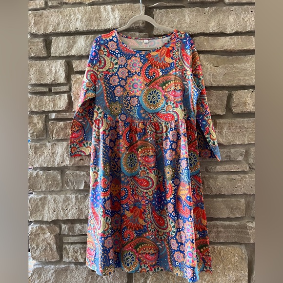 Dresses & Skirts - NWT shift dress - L